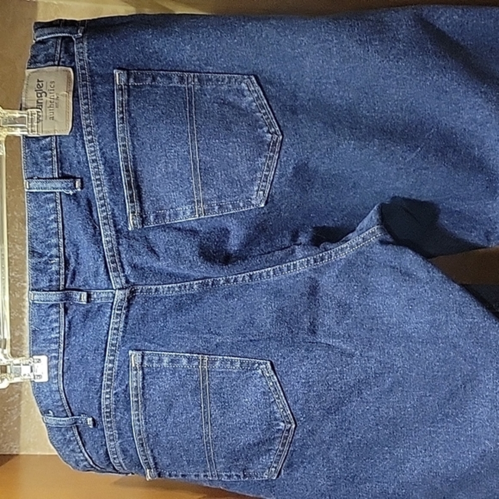 Jeans - Picture 2 of 3